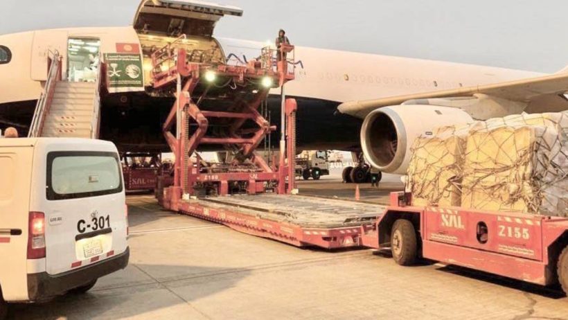 السعودية تكسر إغلاق الاحتلال للمعابر.. إسقاط عشرات الأطنان من المساعدات على غزة