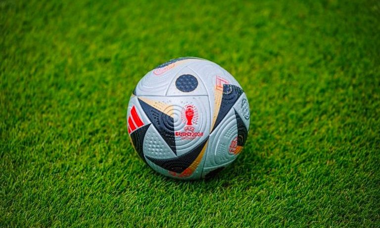 أديداس تكشف عن كرة نهائي يورو 2024