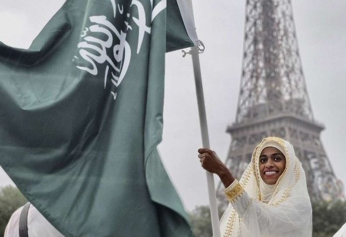 حاملة علم السعودية في أولمبياد باريس 2024.. من هي دنيا أبوطالب؟