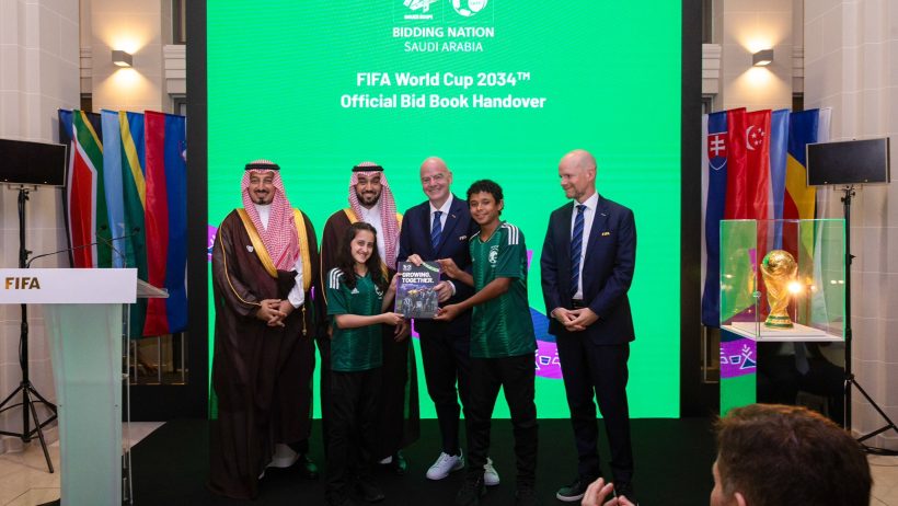 السعودية تسلم “فيفا” ملف الترشح الرسمي لاستضافة بطولة كأس العالم 2034