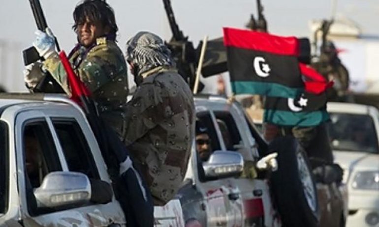 محلل سياسي لـ”الوئام”: خريطة الجماعات المسلحة في ليبيا معقدة وخروجها أمر صعب تنفيذه