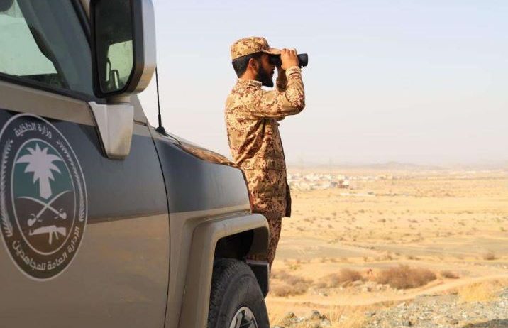 القبض على مواطن لنقله 4 مخالفين لنظام أمن الحدود في جازان