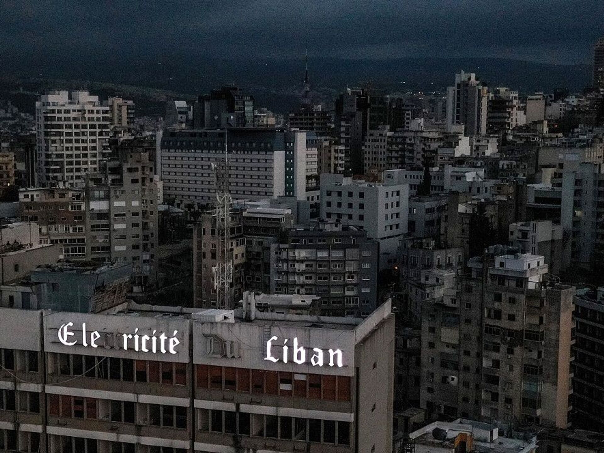 5 ملايين لتر وقود لتشغيل المرافق الحيوية.. ما طبيعة أزمة الكهرباء في لبنان؟