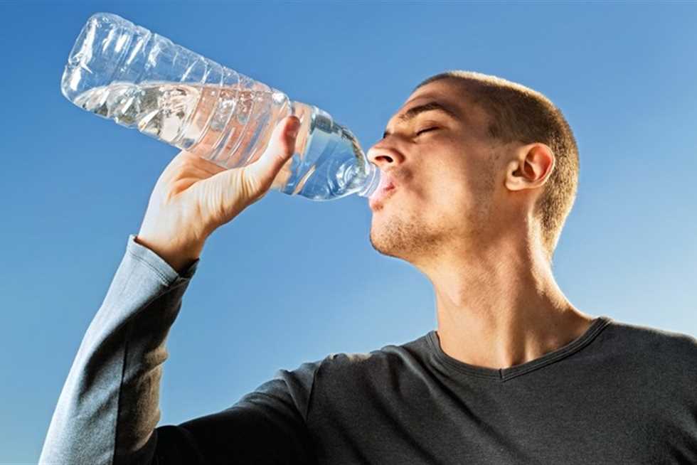لماذا نشعر بطعم الماء رغم كونه عديم المذاق؟