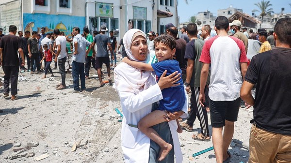 مجزرة إسرائيلية جديدة.. أكثر من 100 قتيل بقصف على مدرسة في غزة