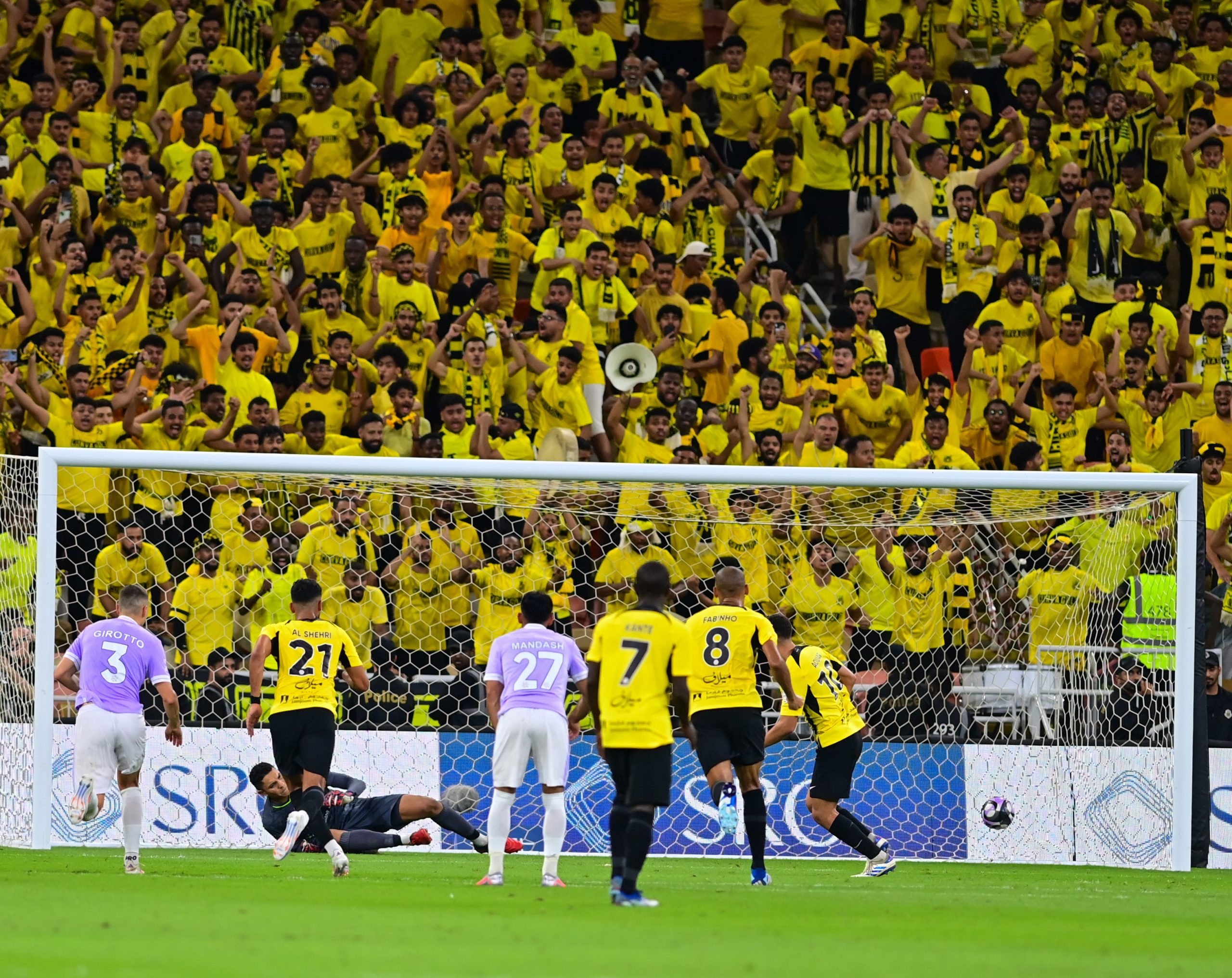 بهدفي بنزيما وعوار.. الاتحاد يفوز على التعاون في دوري روشن