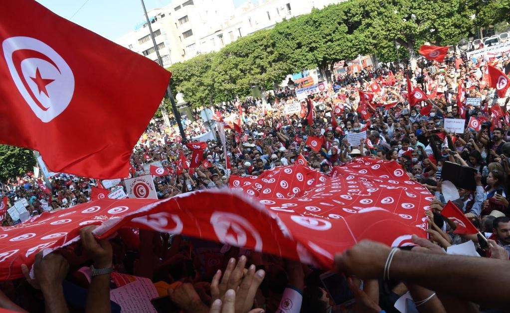 محلل سياسي لـ”الوئام”: حملات إعلامية تستهدف تونس تقف وراءها “النهضة” لإبعاد قيس سعيد