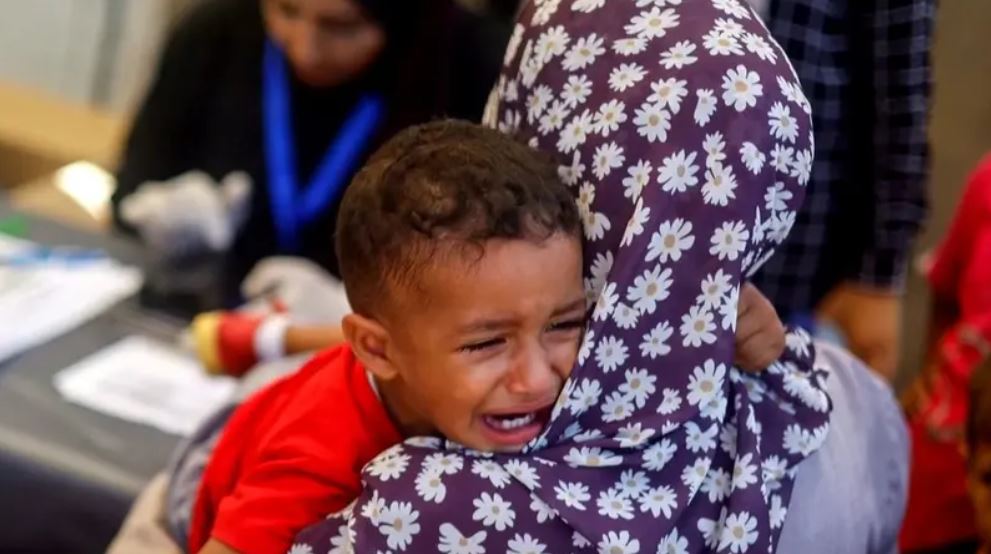 أول حالة شلل أطفال من “النمط 2” في غزة منذ 25 عامًا.. والأمم المتحدة تطالب بهدنة للتطعيم