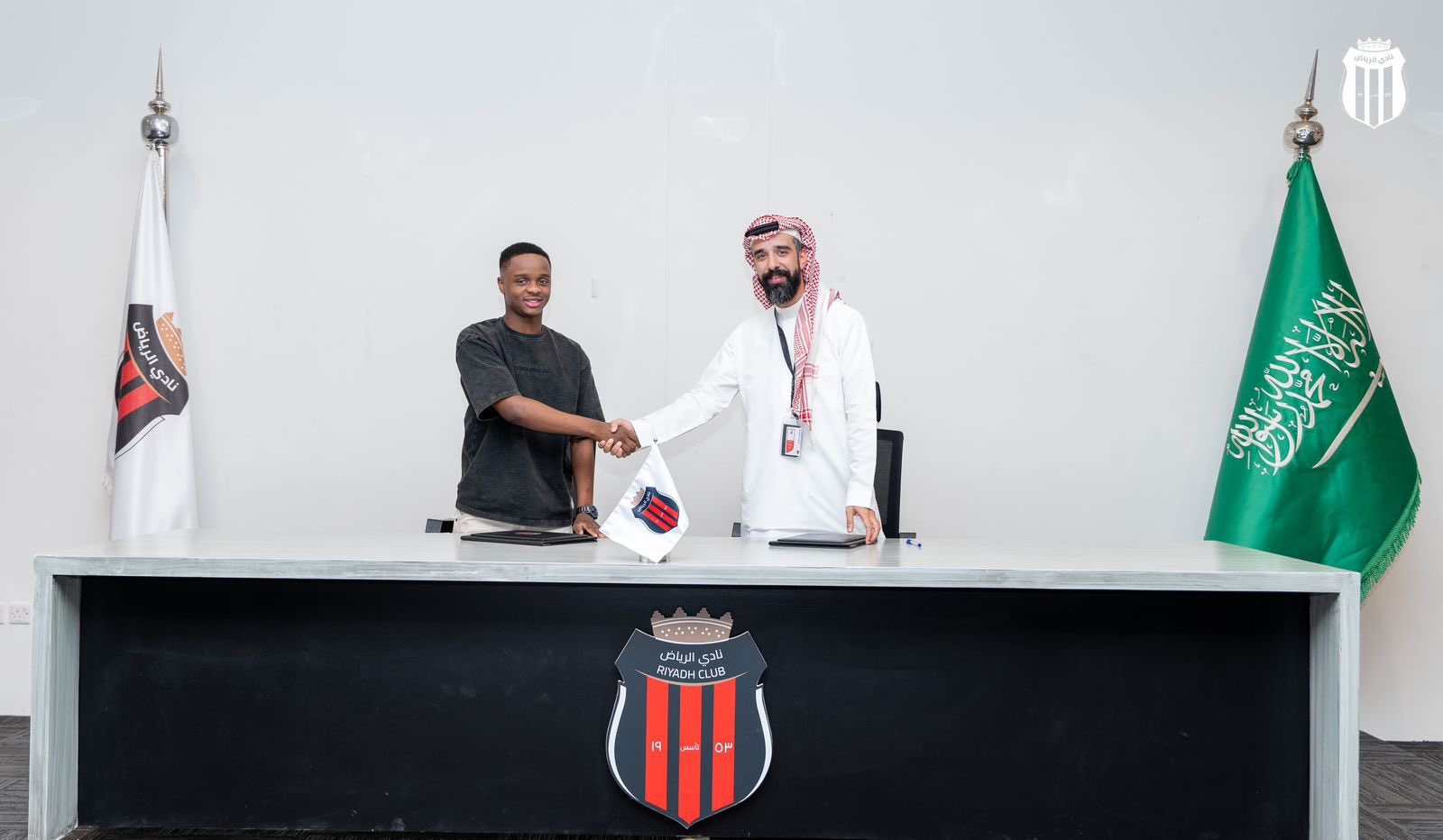 رسميًا.. الرياض يُعلن ضم لاعب النصر 3 مواسم