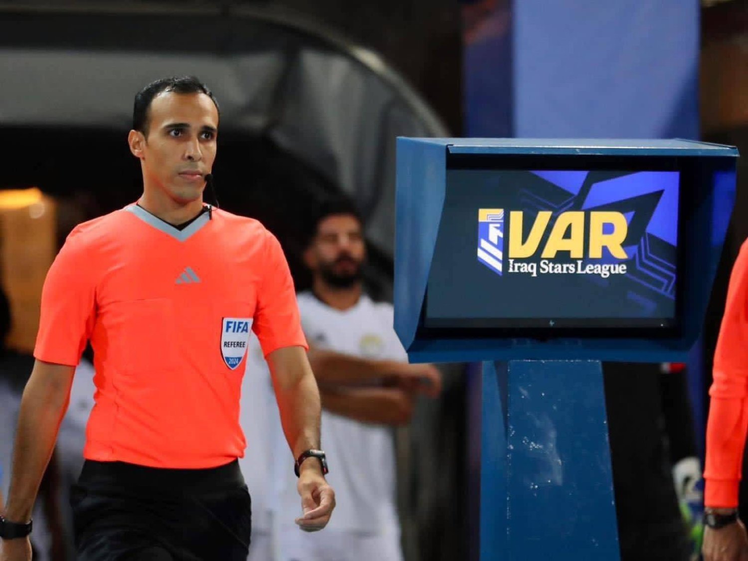 السعودي خالد الطريس يدير لقاء العراق وُعمان في التصفيات