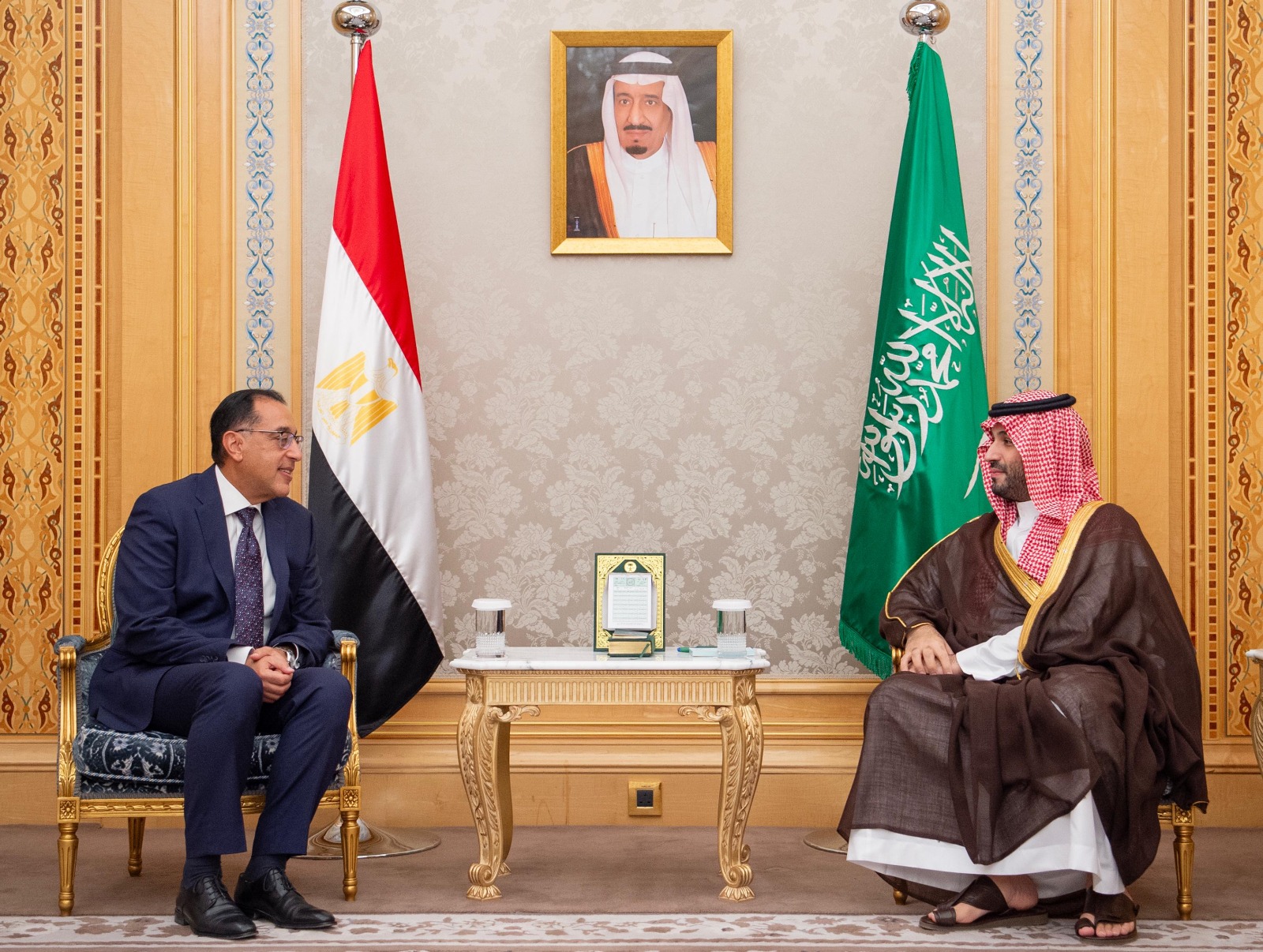 ولي العهد يستعرض مع رئيس وزراء مصر العلاقات الثنائية بين البلدين الشقيقين وآفاق التعاون المشترك