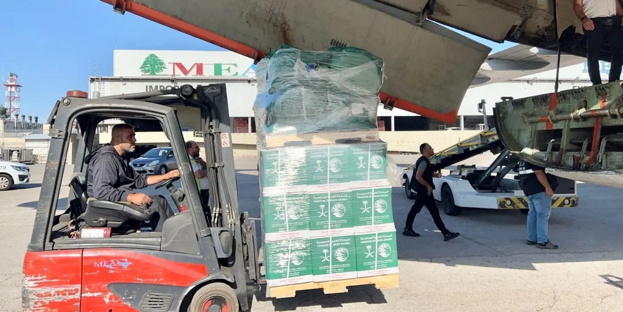 الطائرة الإغاثية السعودية الـ12 تصل إلى لبنان