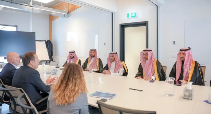 وزير الصناعة يبحث تعزيز الشراكات الصناعية مع إيطاليا