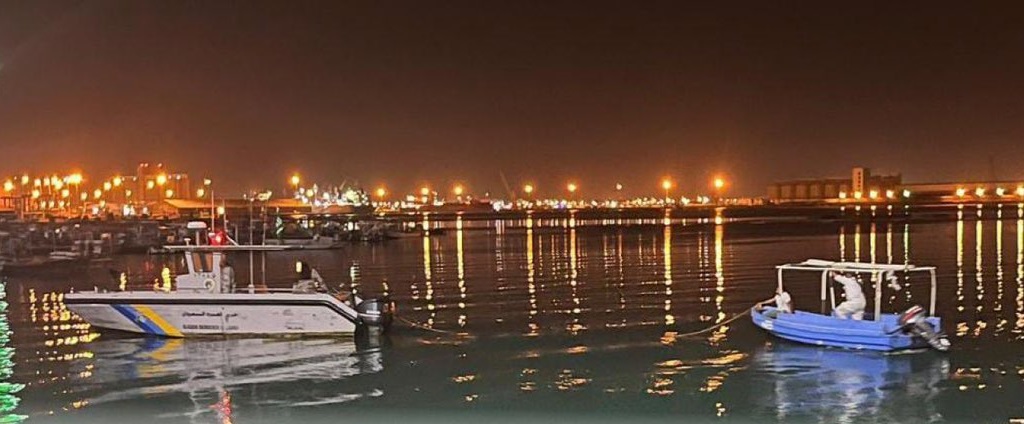 تعطلت واسطتهما البحرية.. حرس الحدود ينقذ مواطنين في عرض البحر قبالة ينبع
