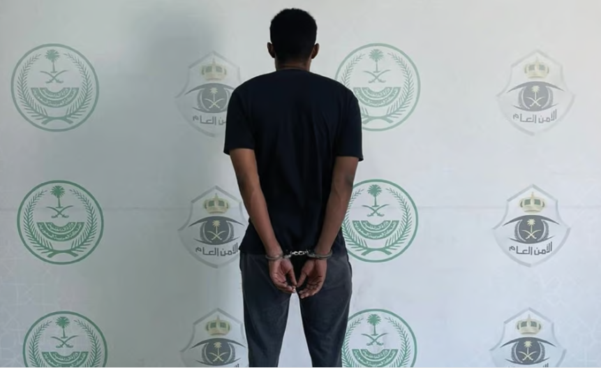 القبض على مقيم سكب مادة حارقة على آخر ما أدى لوفاته