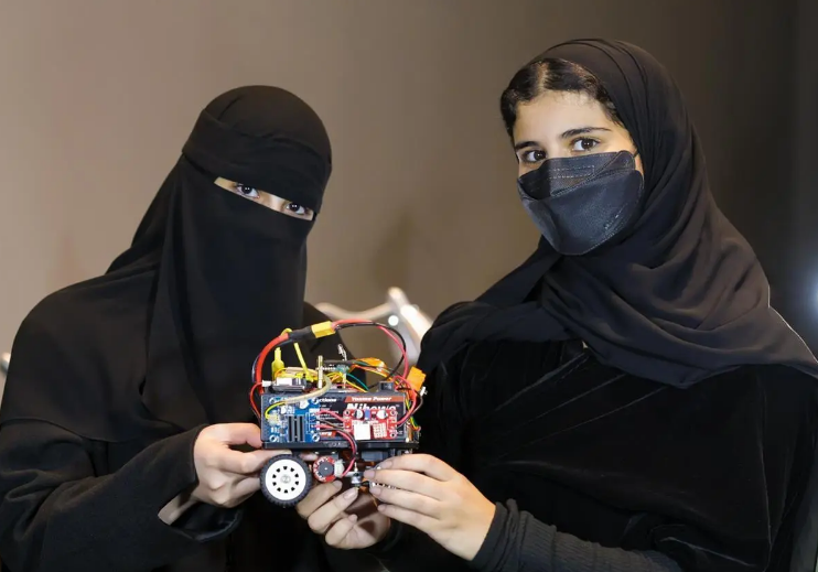 السعودية الأولى عربيًا في الأولمبياد العالمي للروبوت