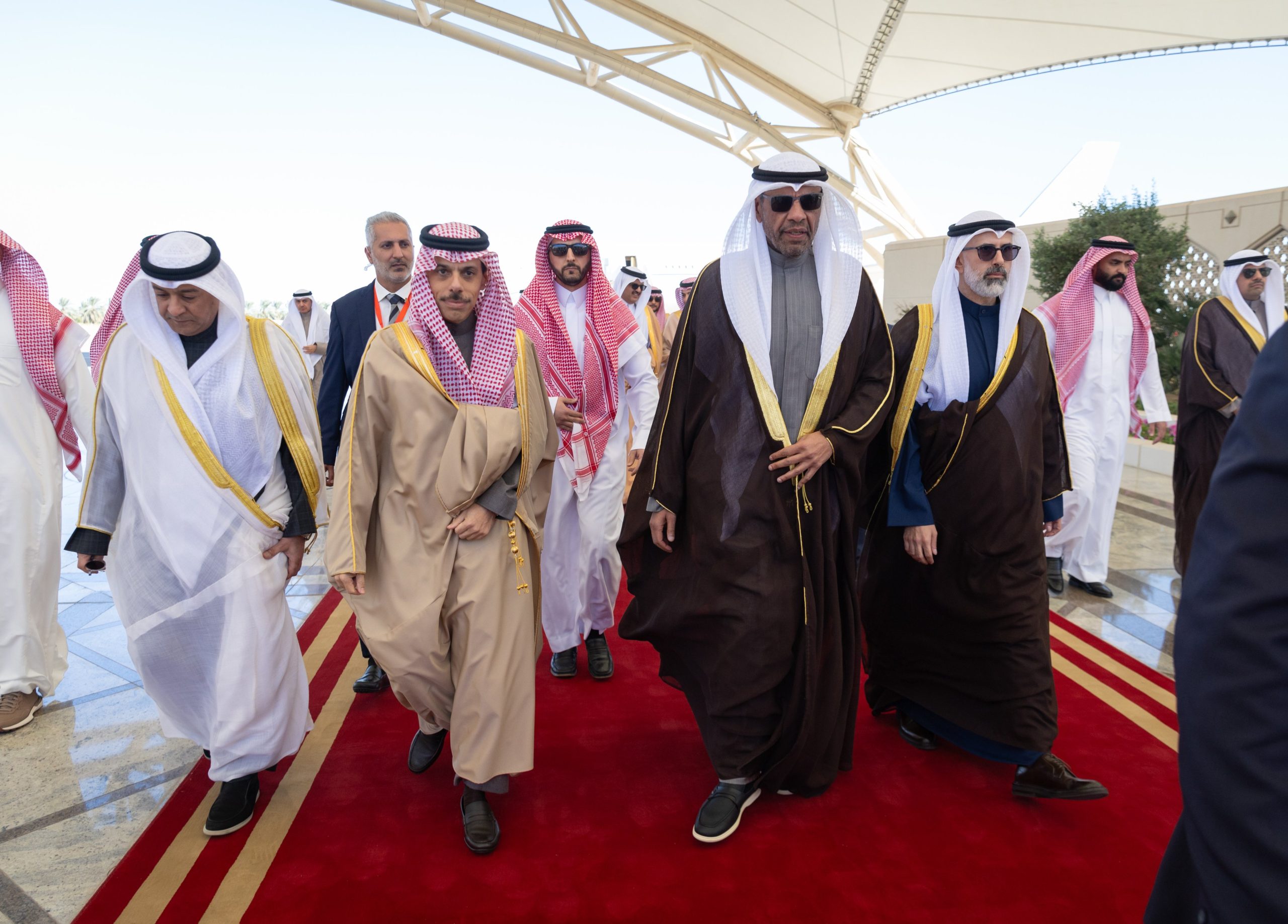 وزير الخارجية يصل الكويت للمشاركة في اجتماع وزاري تحضيري للمجلس الأعلى الخليجي