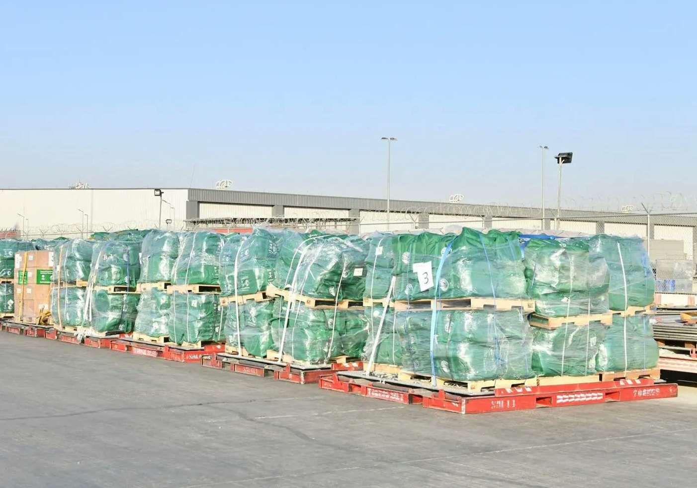السعودية تواصل إغاثة الشعب اللبناني
