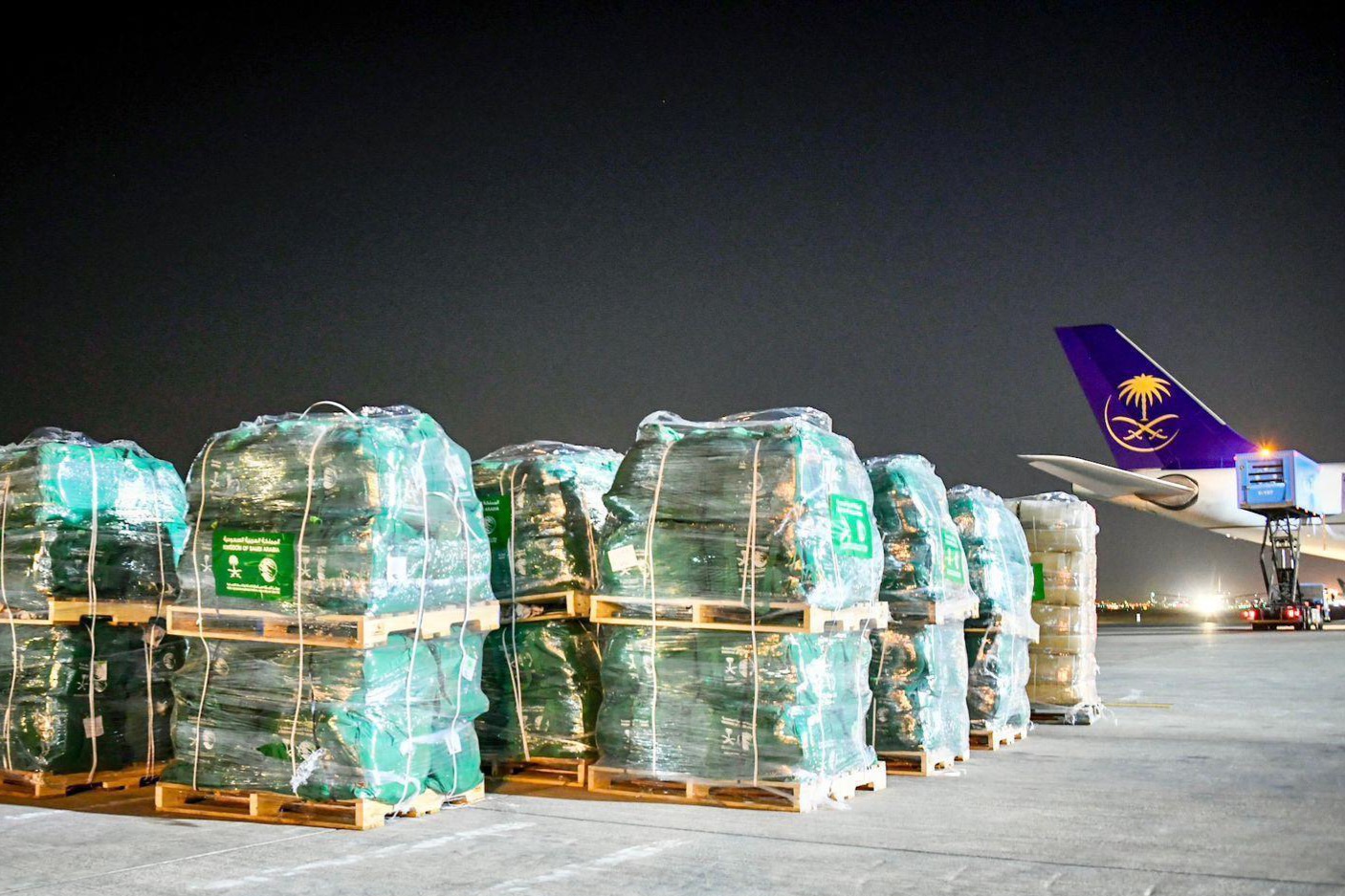 الطائرة السعودية الـ18 تغيث لبنان