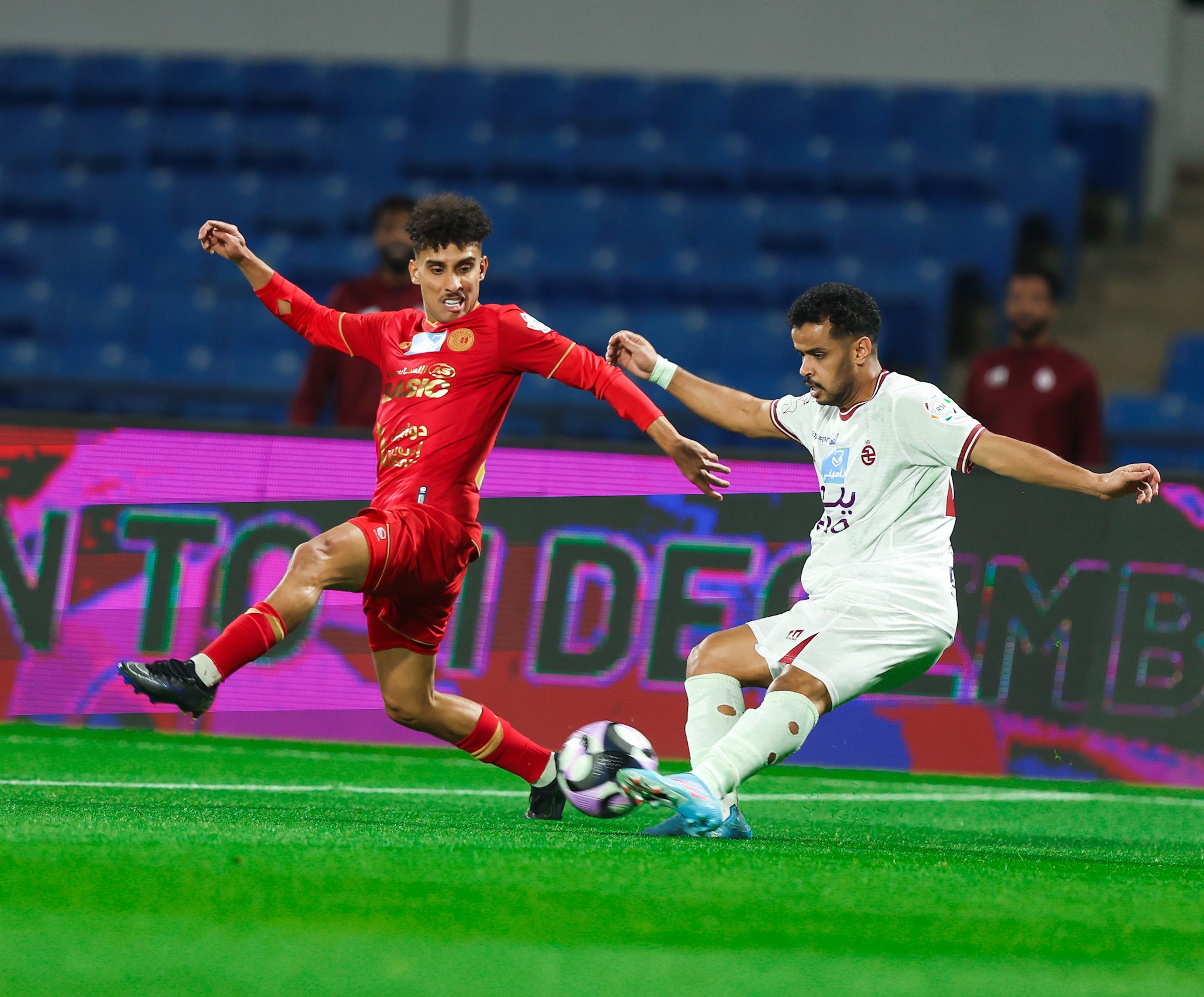 ضمك يعبر الخلود بثنائية في دوري روشن