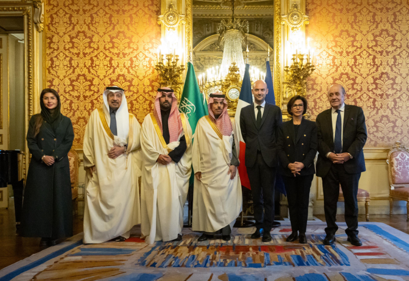 وزير الخارجية يشهد اجتماعا بشأن تطوير العلا في باريس