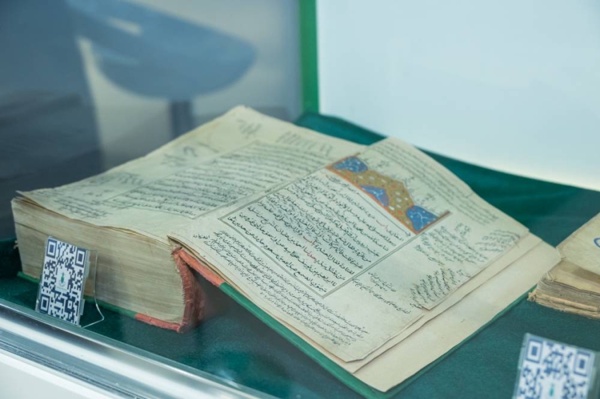 مخطوطات حكومية نادرة تزين معرض جدة للكتاب