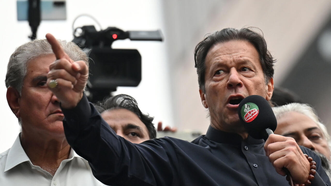 حُكم عسكري باكستاني بسجن 60 متظاهرًا مؤيدًا لعمران خان