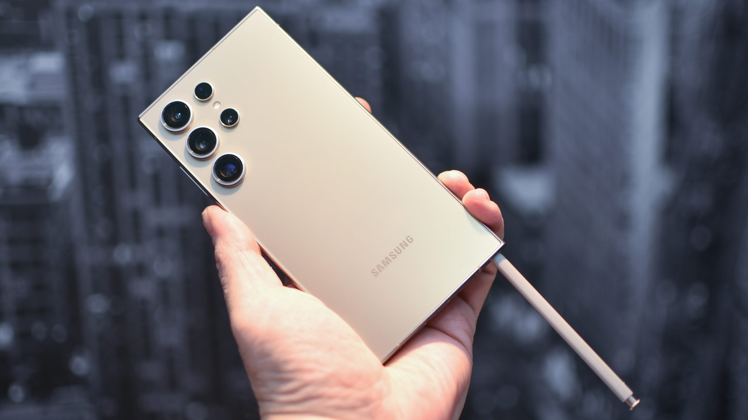 تسريب: Galaxy S25 Ultra بأرق حواف شاشة عالميا
