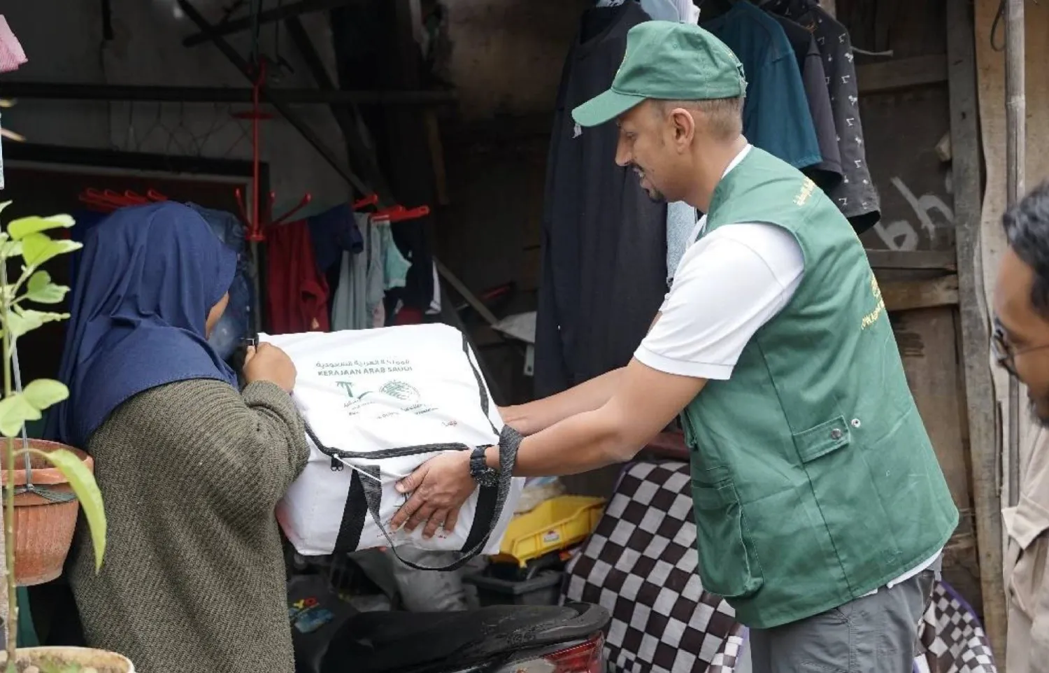 مساعدات سعودية عاجلة لتخفيف معاناة المتضررين في قطاع غزة