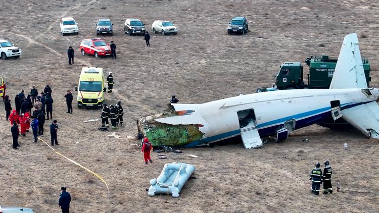 نجاة 32 شخصًا في تحطم طائرة بكازاخستان
