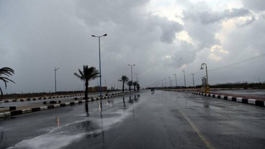 5 مناطق تتعرض لأمطار وصواعق رعدية ورياح نشطة وتدنٍّ في الرؤية