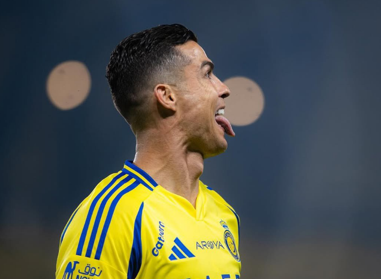 رونالدو يسجل ويصنع في فوز النصر 2-1 على الرائد