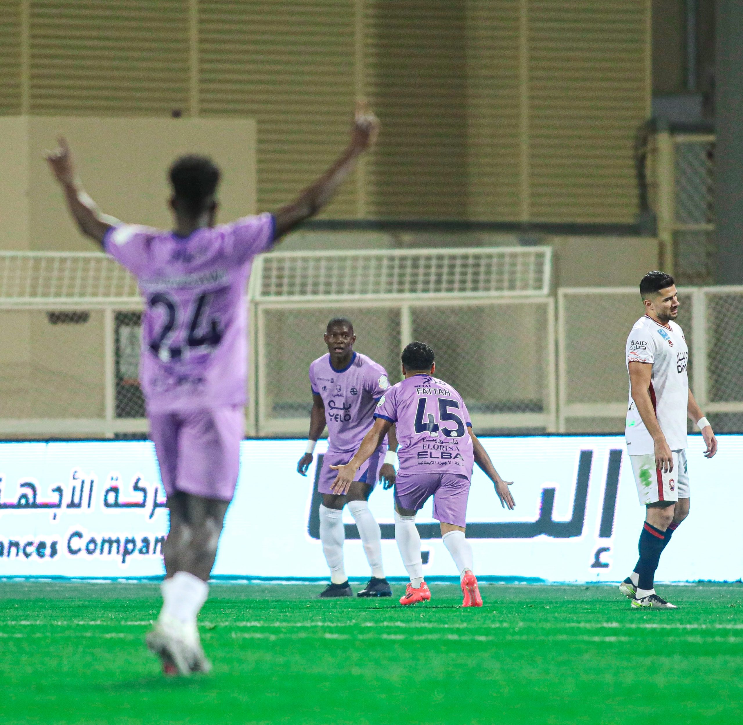 الخلود يعبر الرائد بثنائية في دوري روشن
