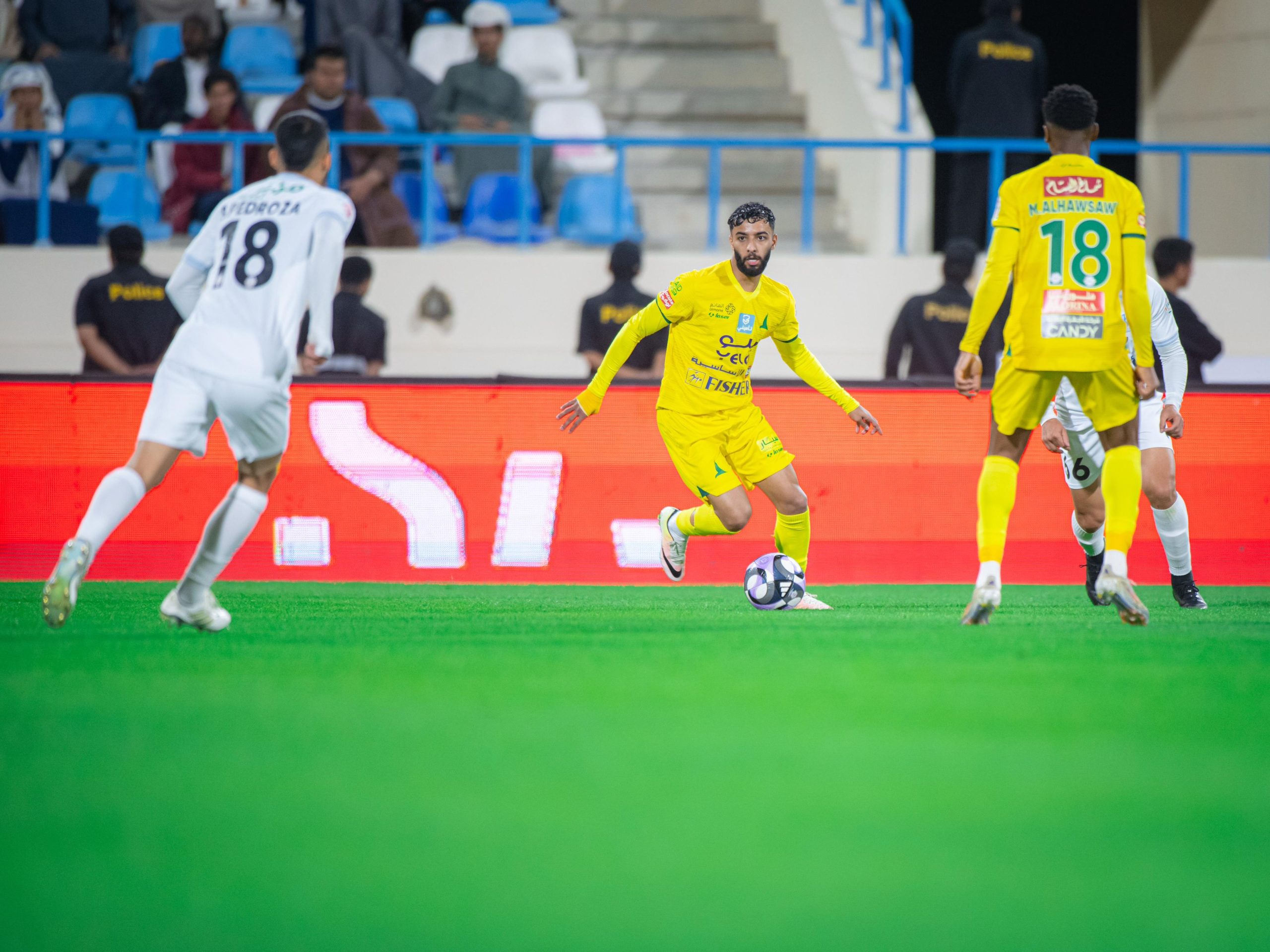 الخليج يعبر الأخدود بثنائية شريف وأبو الشامات