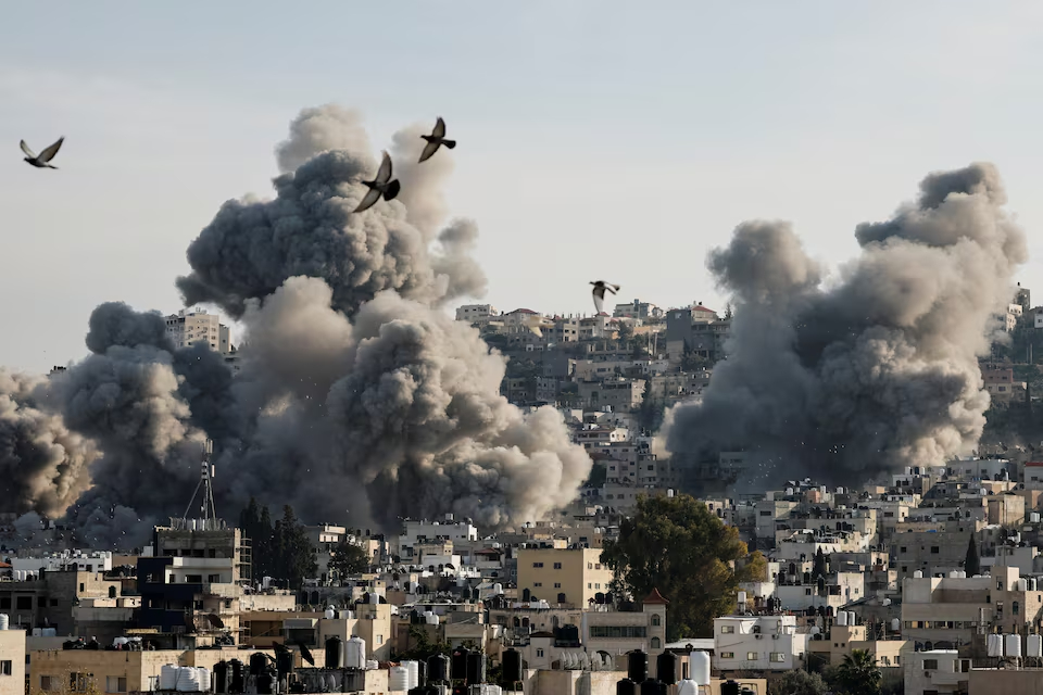 جيش الاحتلال يفجّر عدة مبانٍ في جنين