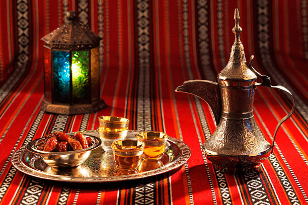 ماذا يحدث علميًا حين نُخمر الشاي؟