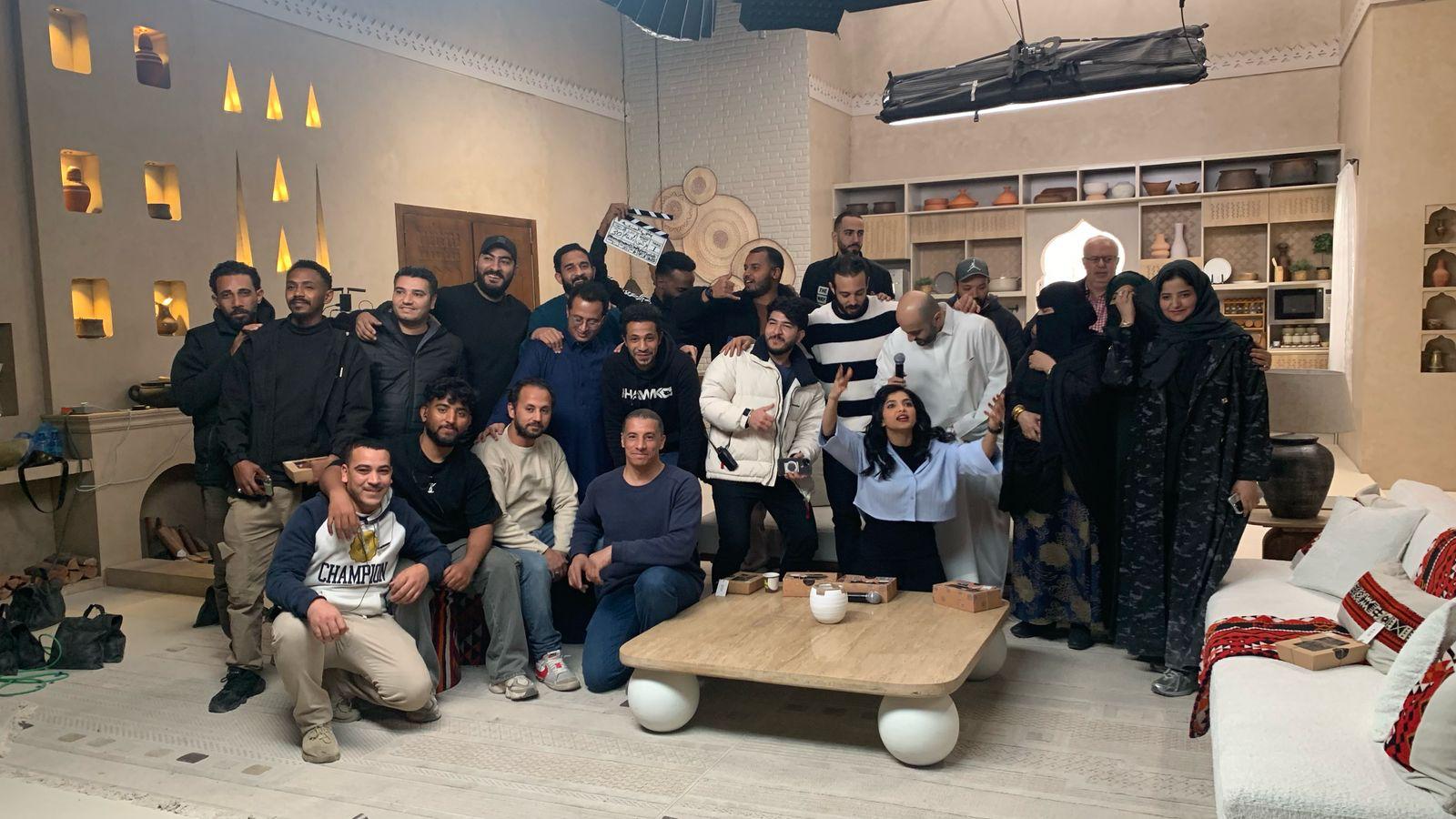 برنامج ‘”بنتي السنعة” يجذب الجمهور بأسلوب كوميدي ووصفات شعبية سعودية