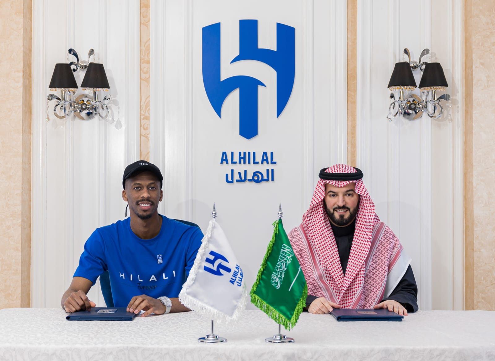 الهلال يُعلن تجديد عقد كنو