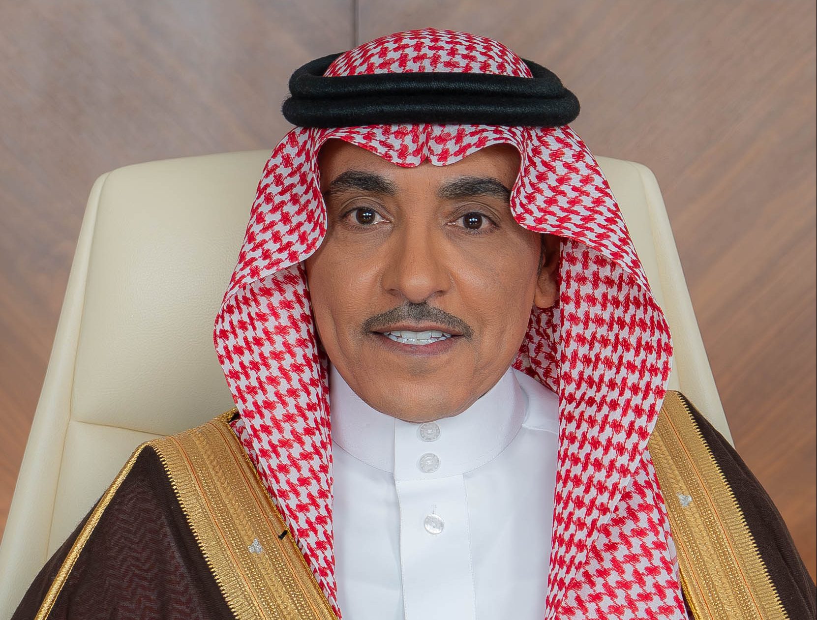 وزير الإعلام سلمان الدوسري: العمل الصحفي لا يحقق الاكتفاء المهني والتحديات يومية