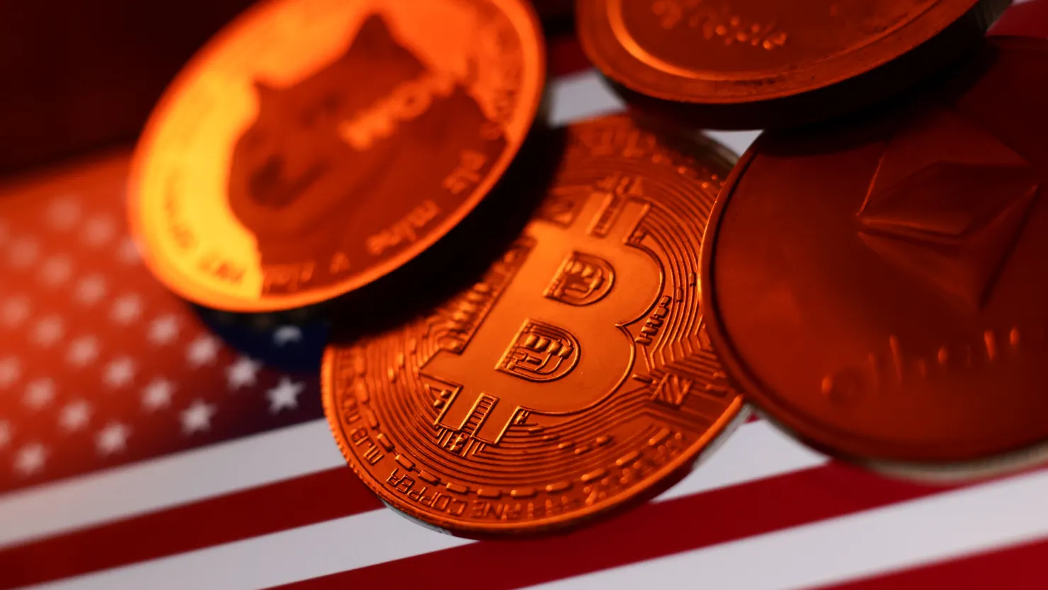 متأثرًا برسوم ترمب الجمركية.. بيتكوين ينخفض تحت 79 ألف دولار