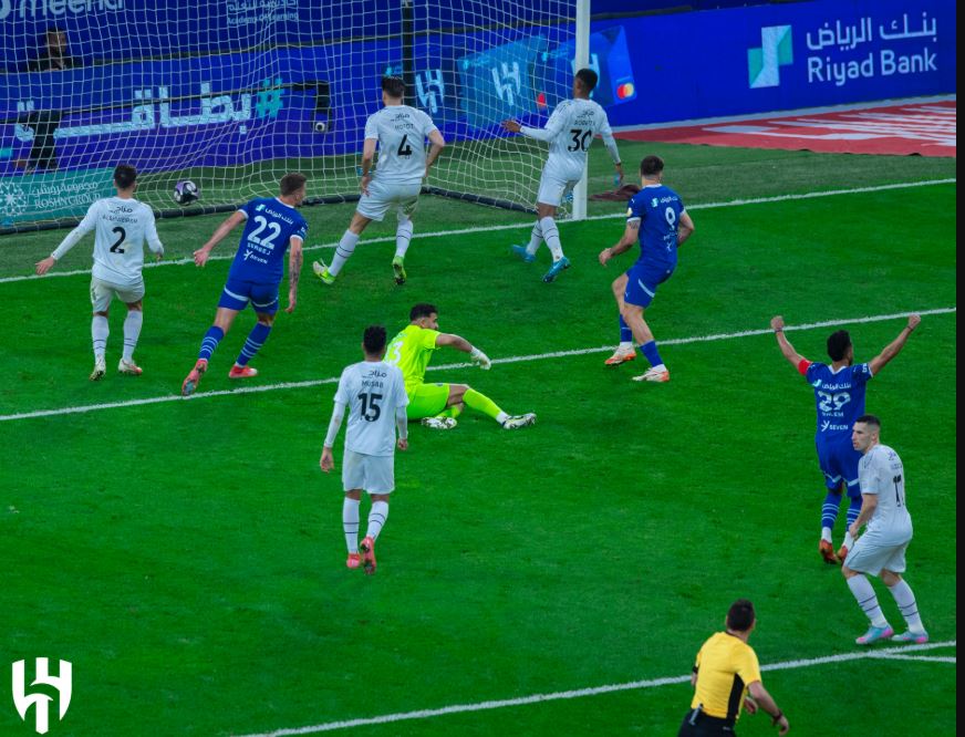 تعادل مثير بين الهلال والشباب في دوري روشن