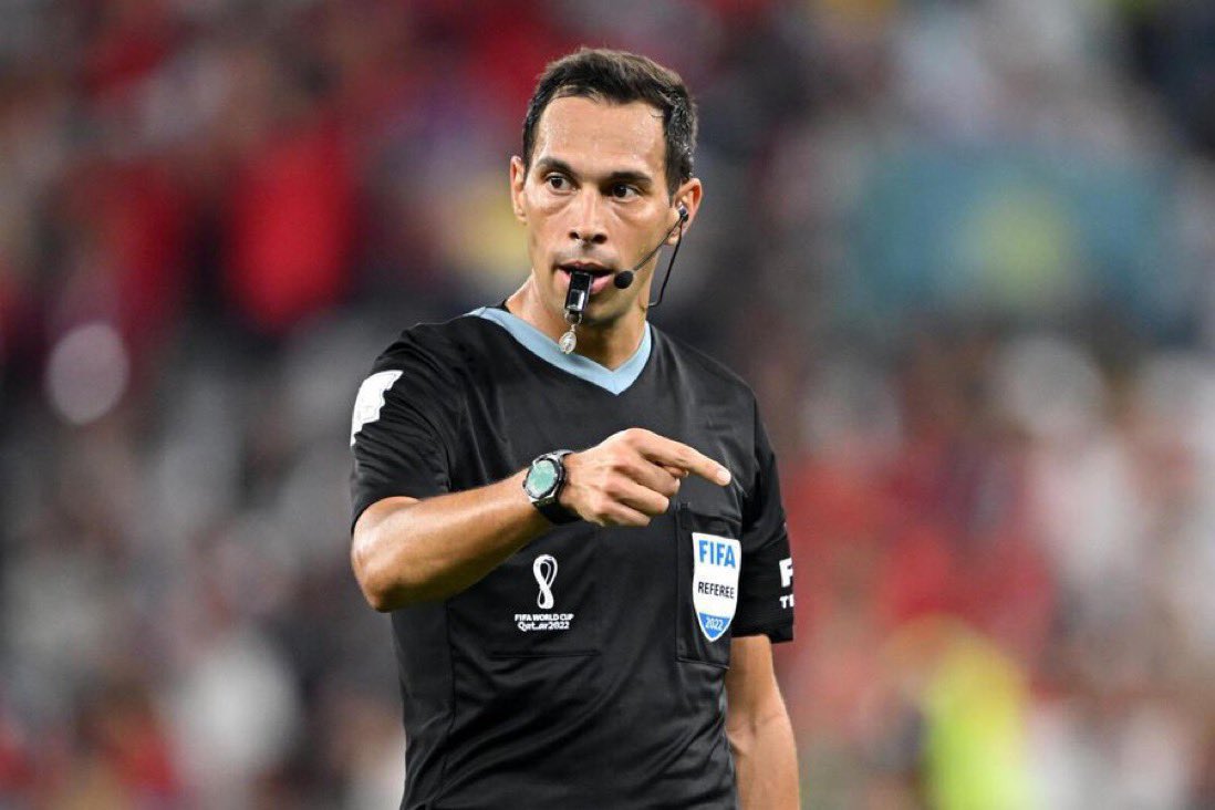 الكشف عن حكام مباراتي الهلال والخليج والاتحاد والفتح