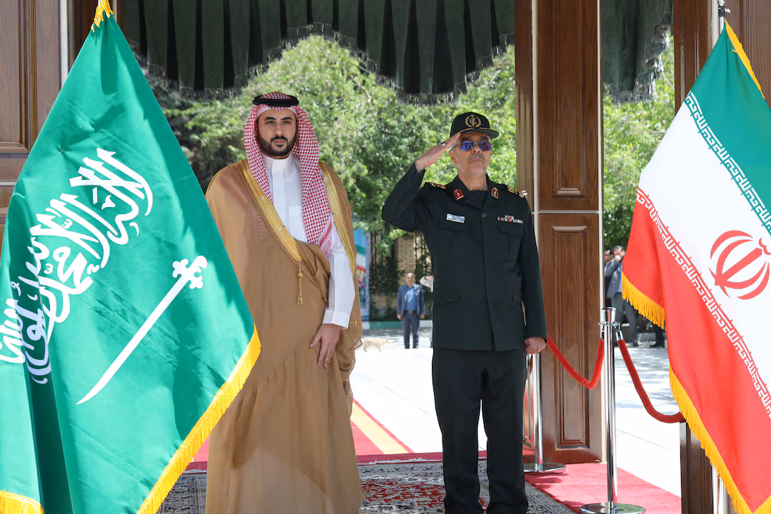 وزير الدفاع يزور طهران.. خطوة دبلوماسية جديدة تقودها المملكة في وقت حرج