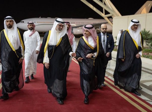 وزير الخارجية يصل إلى الكويت