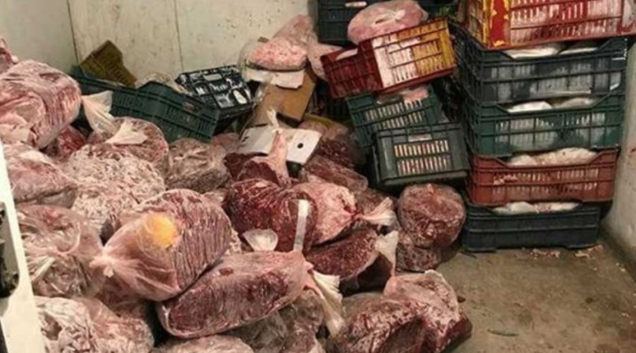 ضبط وإتلاف 21 طنًا من اللحوم الفاسدة في حملة رقابية بجدة لحوم فاسدة