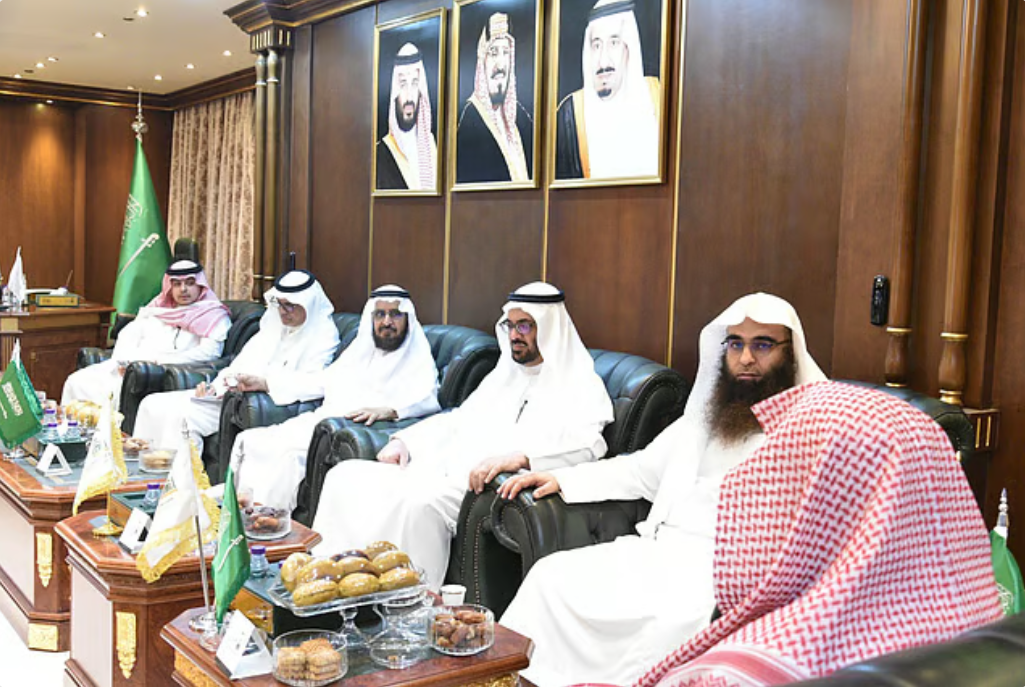 السديس يطالب وكلاء المسجد الحرام والنبوي بإثراء تجربة ضيوف الرحمن