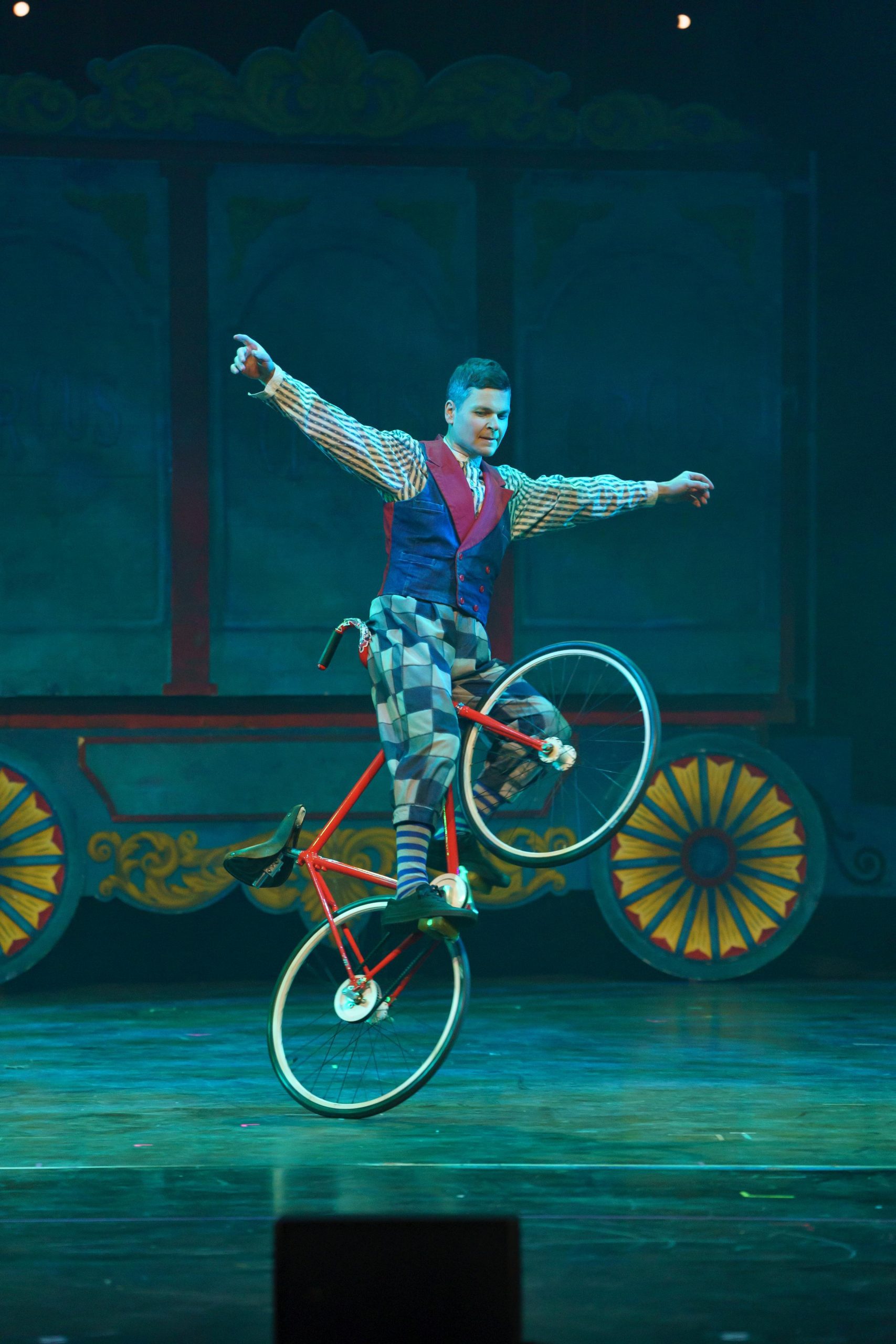 سيرك 1903 يقدم عروضه في موسم جدة خلال إجازة عيد الأضحى