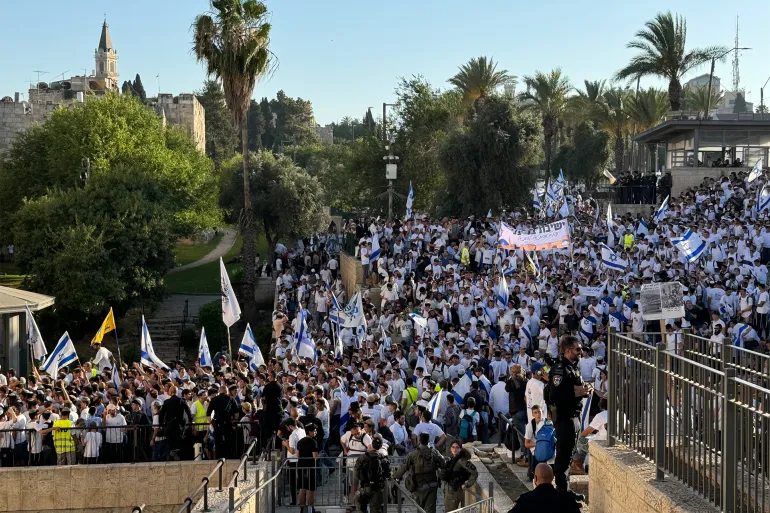 مستوطنون متطرفون يقتحمون المسجد الأقصى