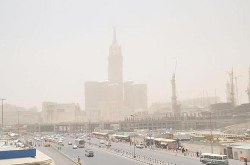 استمرار الرياح النشطة المثيرة للأتربة والغبار بعدة مناطق