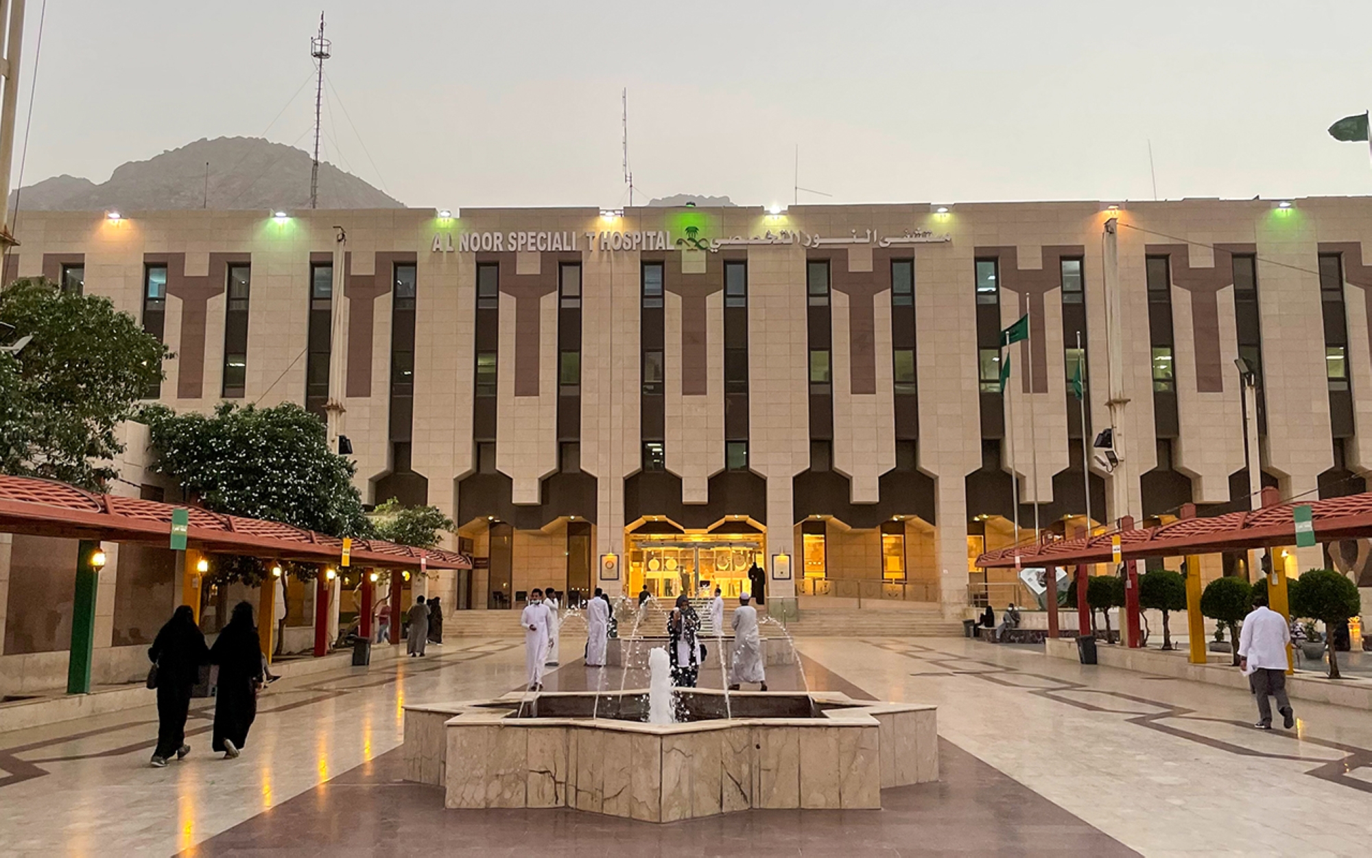 تدخل جراحي دقيق ينهي معاناة مقيمة أردنية من تسرب السائل النخاعي بمستشفى النور التخصصي مستشفى النور التخصصي